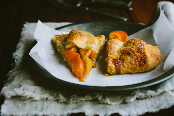 Французская галета с яблоками и орехами