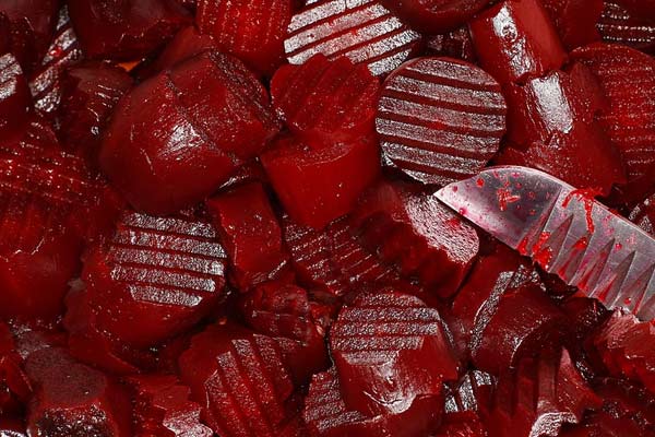 Бурякові млинці на ряжанці
