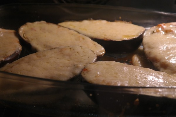 Баклажани з буглуром і родзинками