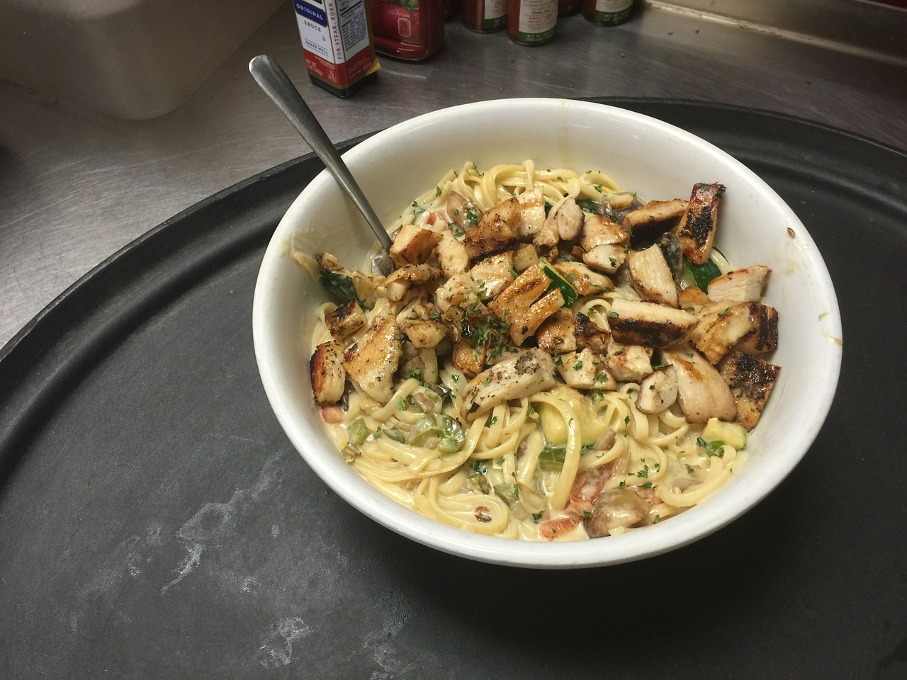 Макарони з сиром і куркою