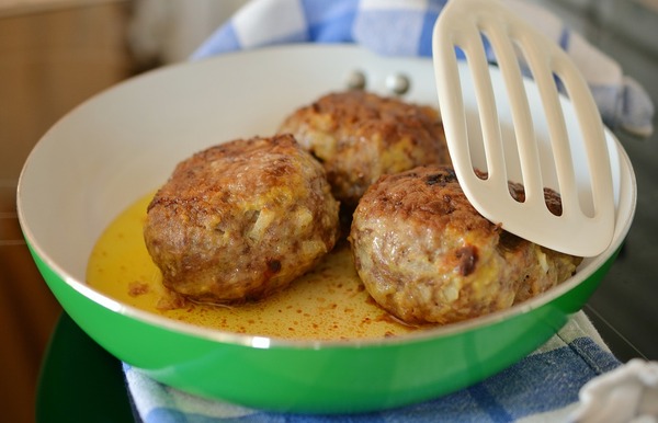Мясние тефтелі з сиром