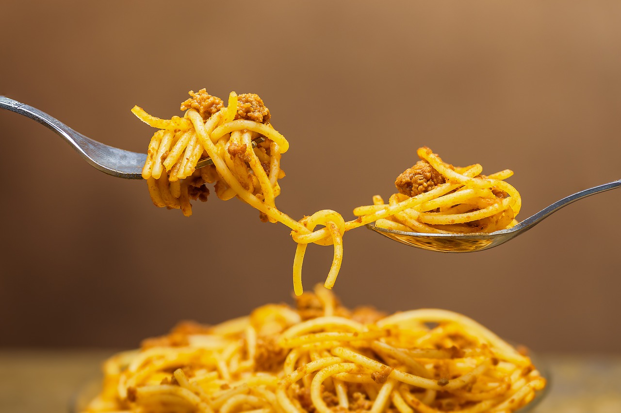Макароны с тушенкой