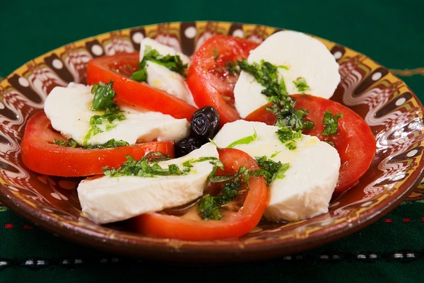 салат з огірками