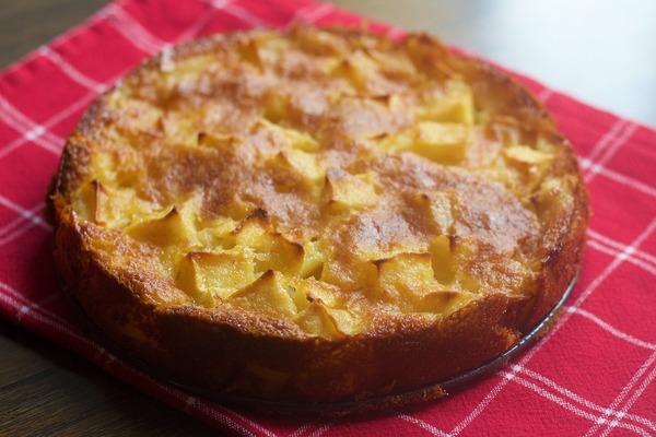 Пирог с мякотью банана, грушами и финиками