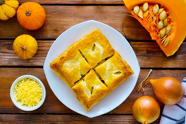 Пиріг з гарбузом, цибулею і сиром