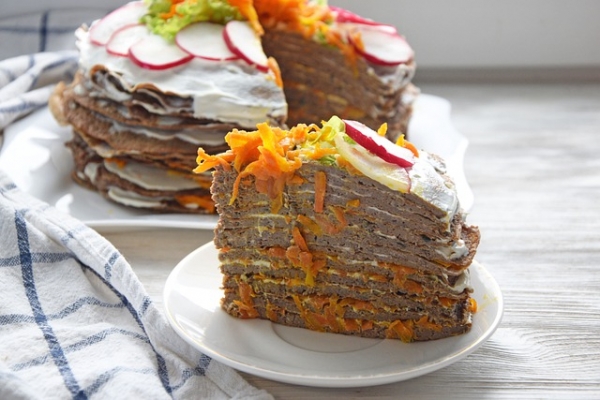 Как приготовить вкусный и необычный печеночный торт — рецепты и советы