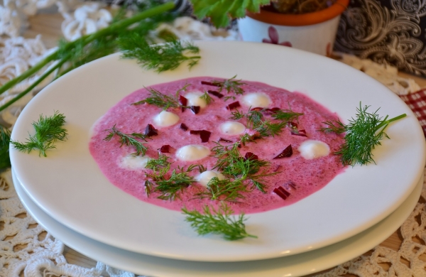 Просто, быстро и вкусно — готовим летний суп свекольник