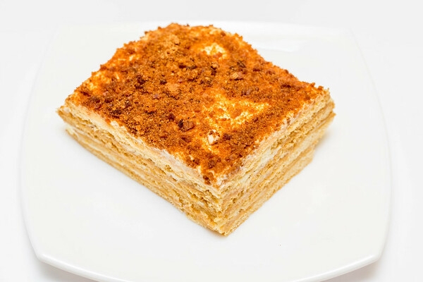 Как приготовить торт «Медовик» – рецепт вкусного десерта